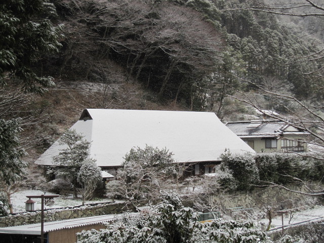 雪化粧の鶴富屋敷